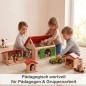 Preview: Kinder spielen gemeinsam mit Holz Bauernhof – fördert soziale Fähigkeiten und Rollenspiel