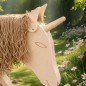 Preview: Weißes Einhorn im Fantasieland mit Blumen.