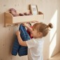 Preview: Kind nutzt Garderobe selbstständig und lernt Ordnung im Alltag durch feste Plätze für Kleidung