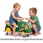Preview: Holz Traktor BERTI im Größenvergleich mit Kindern und sichtbaren Produktmaßen.
