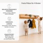 Preview: Kinder nutzen praktische Holz Garderobe mit Sitzbank und Kleiderstange im modernen Montessori Kinderzimmer