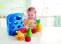 Preview: Mädchen spielt mit dem 8-teiligen Obstkörbchen-Set aus Stoff von Hape