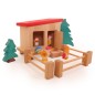 Preview: liebevoll gearbeiteter Hühnerhof - massiver Huehnerstall-fuer-Kinder-Zubehör für Kinderbauernhof-detailreiche Verarbeitung - Holzspielzeug-tolle-Qualität- robuste Ausführung-langlebig- Trecker-Hühner-Bäume-Zaun, Variante mit rotem Dach