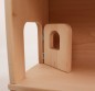 Preview: Geöffnete Puppenhaustür aus Holz mit sichtbaren Metallscharnieren von innen gesehen