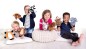 Preview: Kinder spielen mit Handpuppen und einer Handpuppe Affe