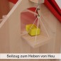 Preview: Holz Bauernhof mit Seilzug – Kinder können spielerisch Heu bewegen und transportieren