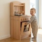 Preview: Holzküche Kinder aus Buche natur – Kind spielt begeistert in warmem Montessori-Kinderzimmer und fördert Kreativität