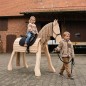 Preview: Kinder spielen mit Holzpferd Beauty