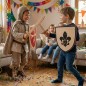 Preview: Zwei Kinder spielen Ritter mit Holzschwertern und Holzschilden aus Holz