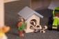 Preview: Spielwelt Bauernhof Detail Hundehuette mit Hund und Traktor und Bauern