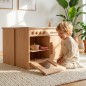 Preview: Kind spielt an einer Montessori Kinderküchenzeile aus Holz, fördert Rollenspiel und Selbstständigkeit