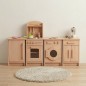Preview: Kinderküchenzeile aus Holz mit Backofen, Spüle und Hochschrank in einem minimalistischen Kinderzimmer mit Teppich