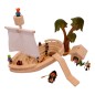 Preview: kinder-piratenschiff aus massivem holz mit Segelmast, mastkorb und segel, Variante ohne Deck, Kajütenhaus als Kapitänshaus an Land mit Holz-Deko-Palmen und Playmobil Piraten