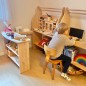 Preview: Kinder Spieltheke aus Erlenholz - Spielender Junge