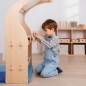 Preview: Werkbankaufsatz aus Buche Massivholz – Kind spielt konzentriert am Spielständer in hellem Kita-Raum, fördert Kreativität.