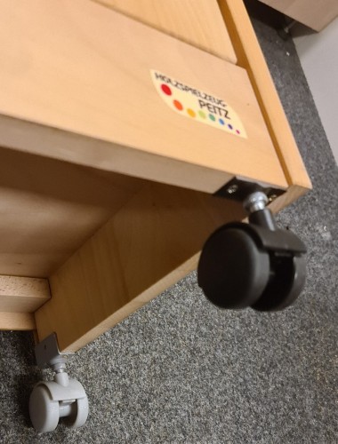 Kuechenelemenete-Feststellrollen