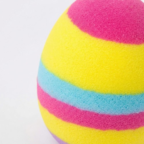Regenbogen-Holz-Osterei mit bunten Streifen – plastikfreie Osteridee für Kinder