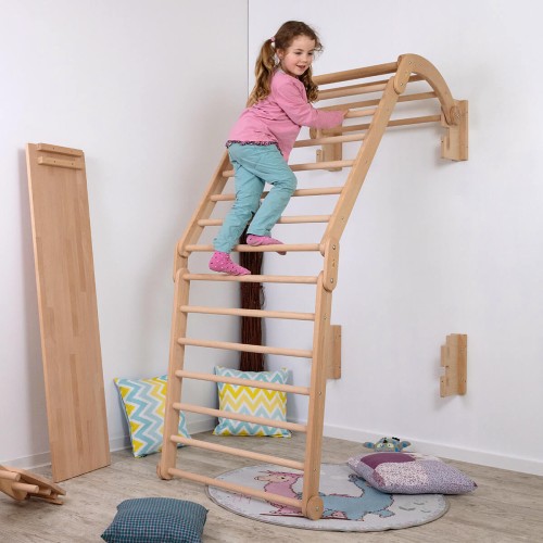 Sprossenwand mit Halterungen