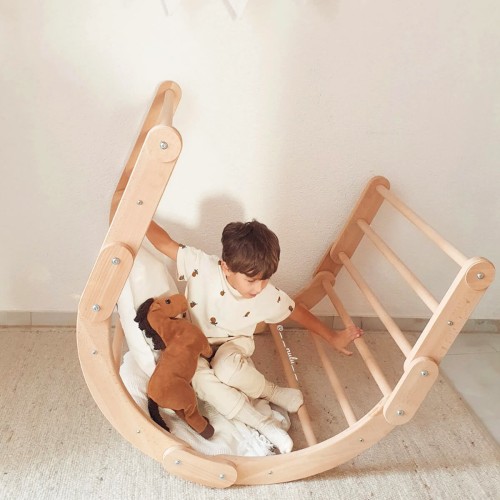 Flexi Kletterbogen Wippe Balu - Spielendes Kind