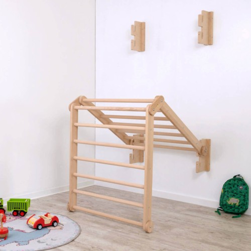 kletterdreieck-aus sprossenwand zusammengebaut