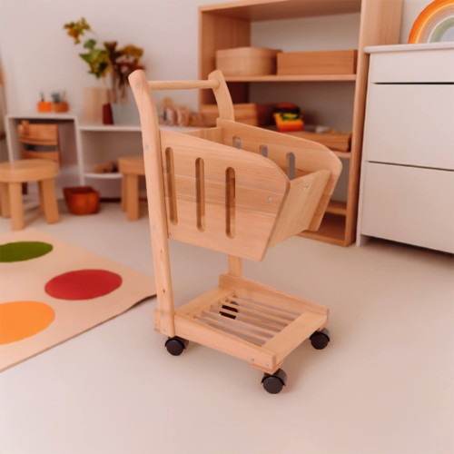 Einkaufswagen für Kinder im Montessori Kinderzimmer