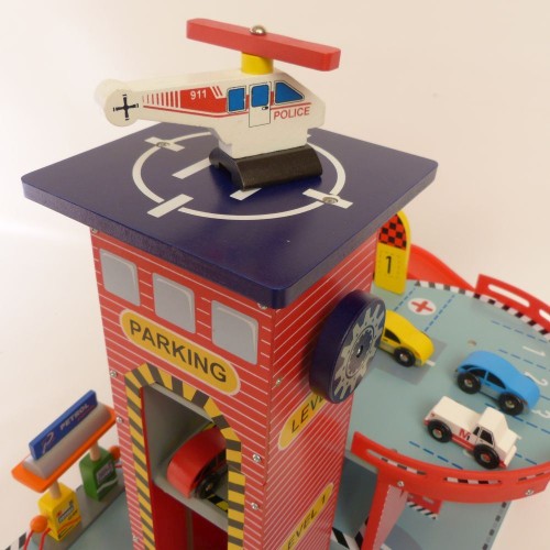 Buntes Spiel-Parkhaus für Kinder mit Tankstelle, Lift und Abfahrtsrampe