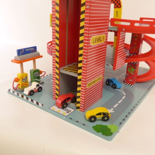 Kinder-Parkhaus aus Holz 3381: Mehrstöckige Spielgarage mit integriertem Aufzug, Tankstelle und kleinen Spielzeugautos