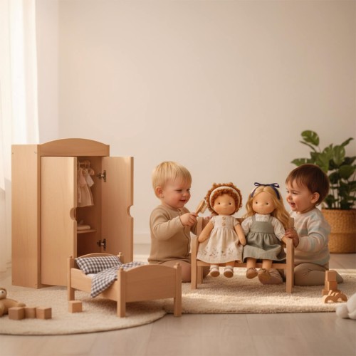 Puppenbank im Kinderzimmer für Kleinkinder
