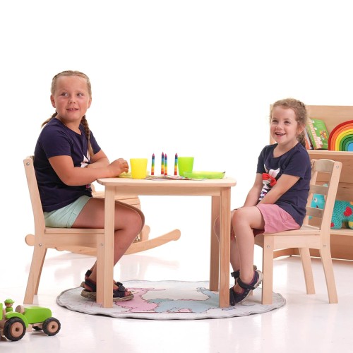 Kinder Sitzgruppe indoor Tisch