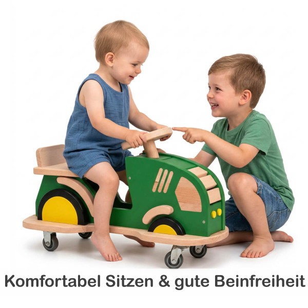 Holz Traktor BERTI im Größenvergleich mit Kindern und sichtbaren Produktmaßen.