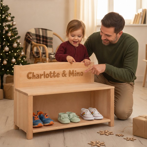 Personalisierte Kinder Sitzbank mit Namensgravur – hochwertiges Geschenk für Kinder und Familien.
