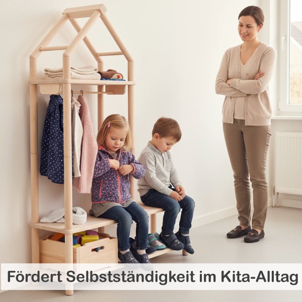 Kinder nutzen Montessori Garderobe im Kita-Alltag und üben selbstständiges Anziehen