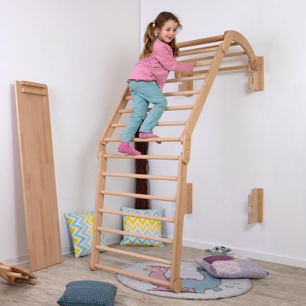 Sprossenwand mit Halterungen