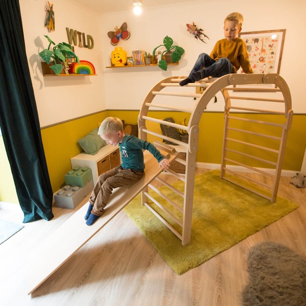 Flexibler-Kletterbogen-zum-erklimmen-und-erproben-seiner-Kletterkünste-Sprossenwand-Kletterbrücke
