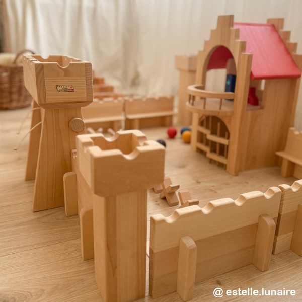 Kinder Ritterburg aus Massivholz mit Zubehör