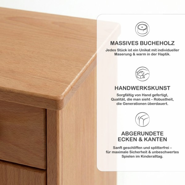 Detailaufnahme der Holzstruktur und Verarbeitung einer Kinderküche aus Buche Massivholz
