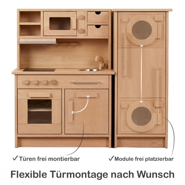 Flexible Kinderküche aus Holz mit frei montierbaren Türen und flexibel platzierbaren Modulen für eine modulare Spielküche.