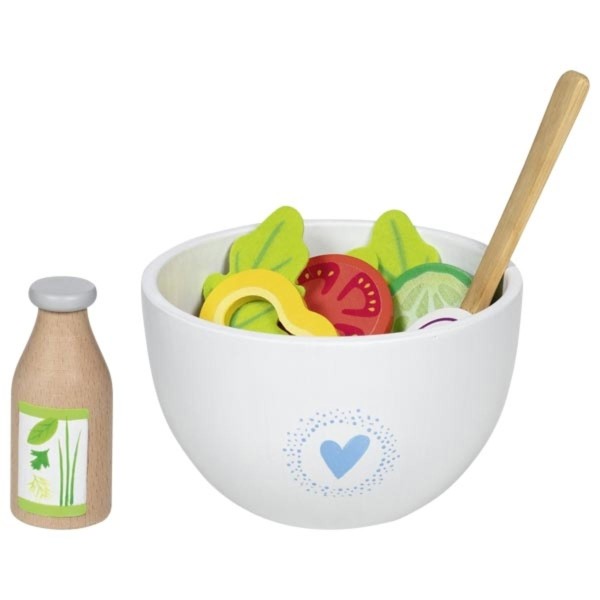 Kinder spielen mit dem Holz-Salat-Set „Vitalbowl“ in der Spielküche