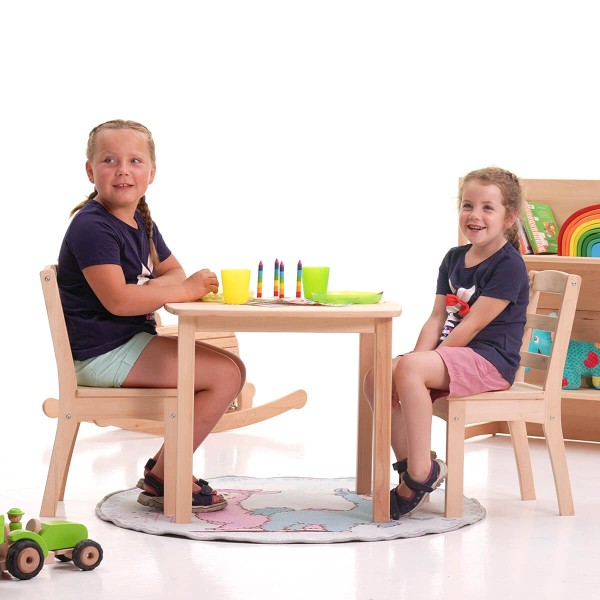 Kinder Sitzgruppe indoor Tisch