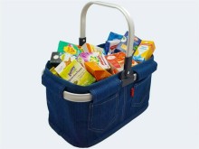 Kinder-Einkaufskorb mit Lebensmittelpaeckchen
