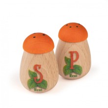 Zwei bauchige Holzstreuer mit orangefarbenen Kappen und dekorativem Aufdruck der Buchstaben S und P